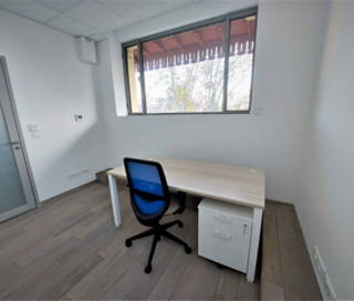 Bureau privé 12 m² 2 postes Coworking Boulevard Dethez Istres 13800 - photo 2